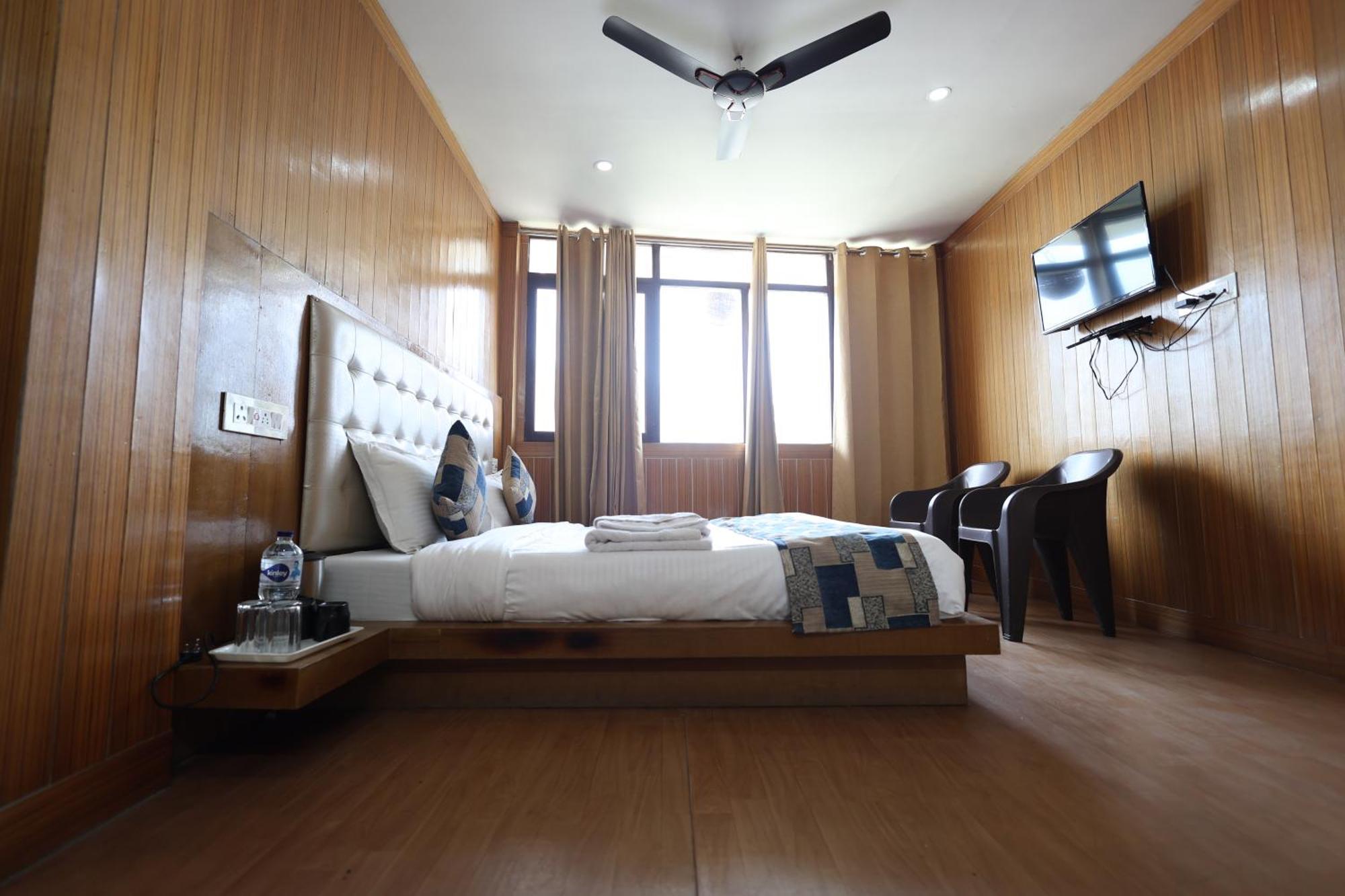 Sleeping Beauty Hotel Moutain View Property Joshīmath المظهر الخارجي الصورة